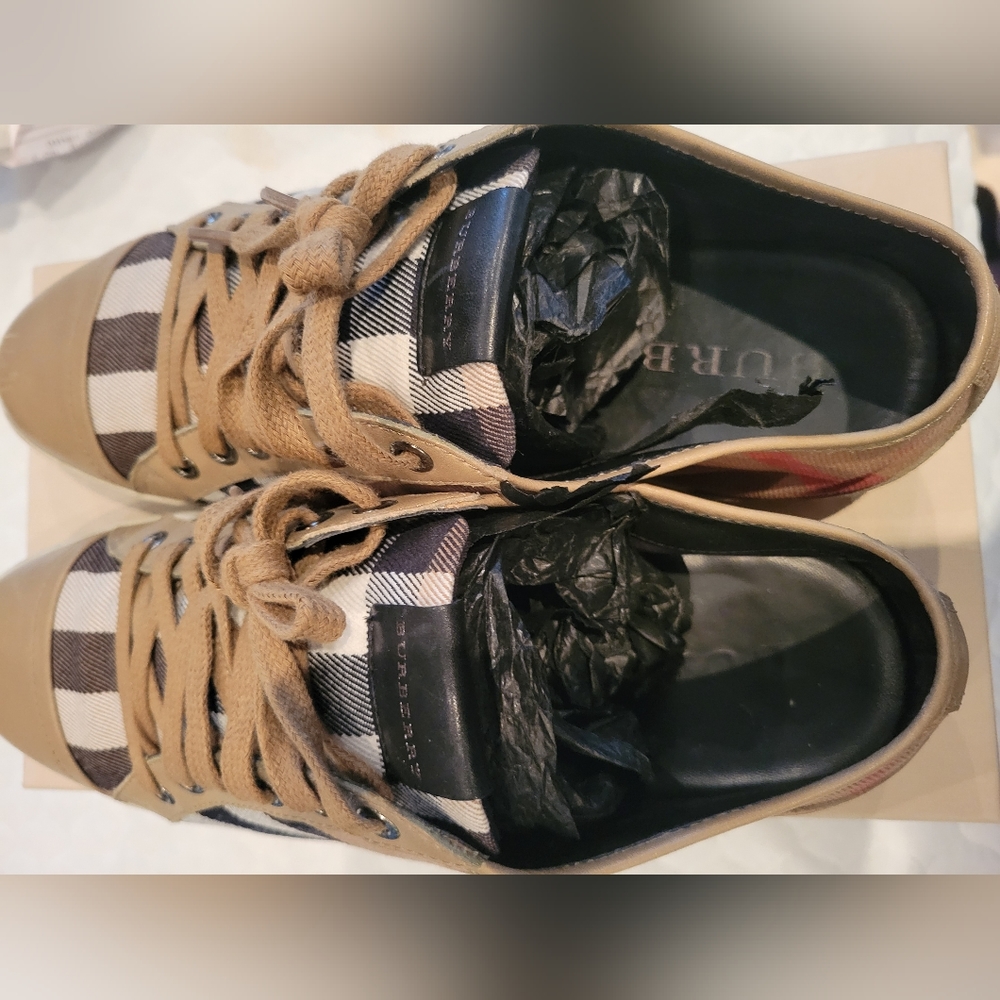 SOLD Burberry running shoes - Picture 6 of 7
